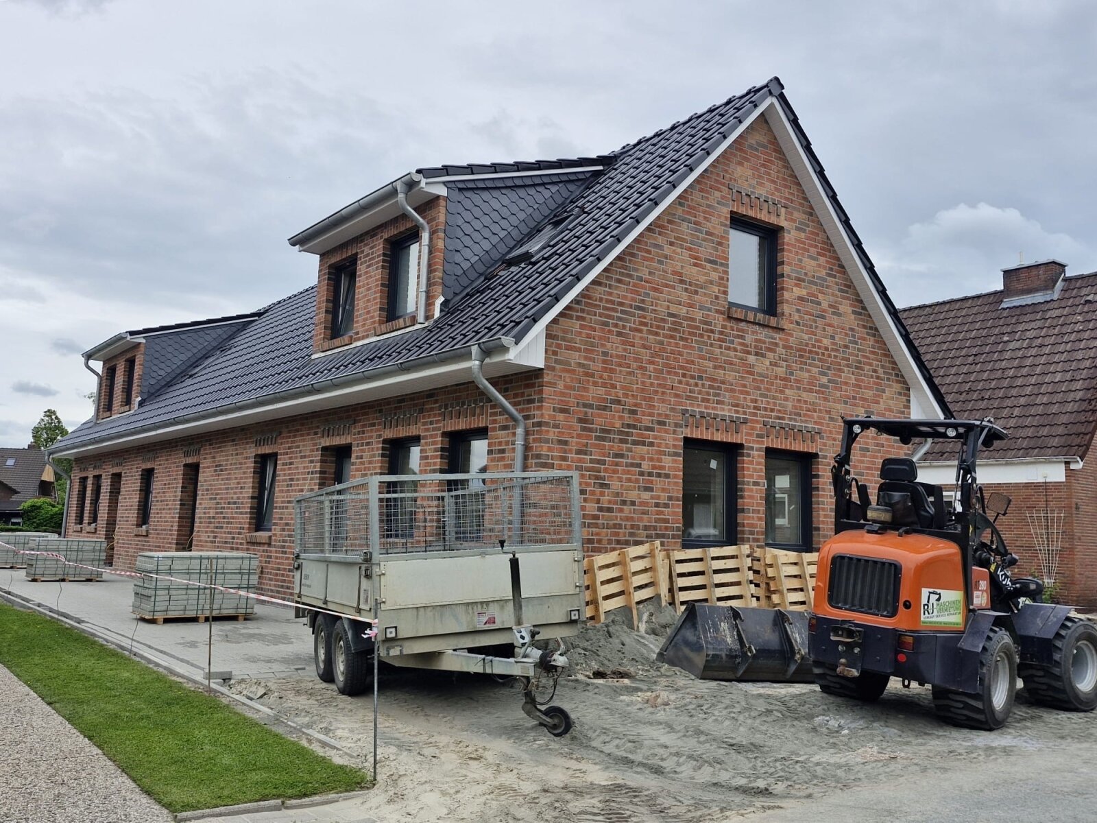 Esens: - ruhige Innenstadt-Lage: Neubau von 3 Ferienwohnungen und 1 Dauer-Wohnung !  Esens: - ruhige Innenstadt-Lage: Neubau von 3 Ferienwohnungen und 1 Dauer-Wohnung !