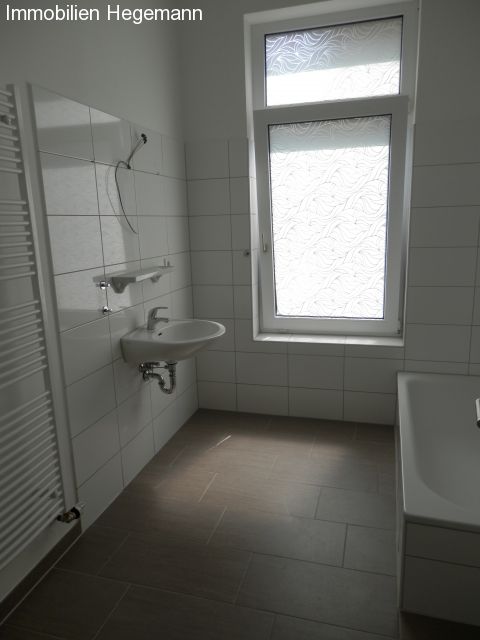 neues Badezimmer mit Wanne
