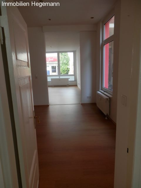 Von der Küche aus direkt ins Wohnzimmer...
